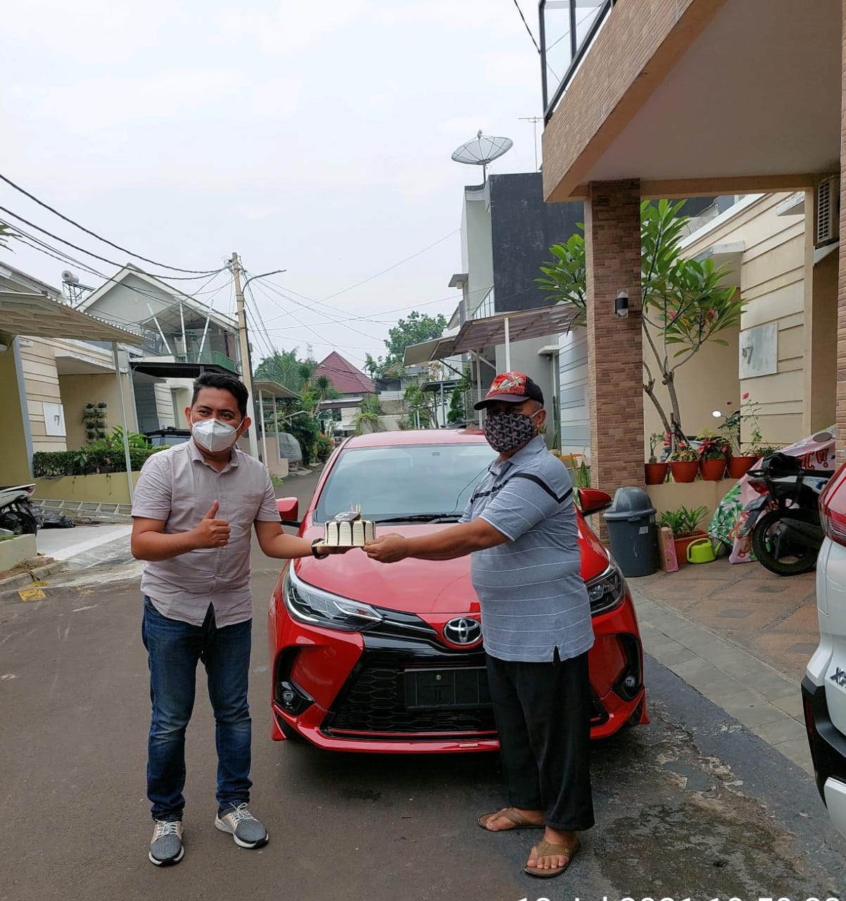 Foto Penyerahan Unit Sakes Mobil Toyota Andi (14) Toyota Tangerang