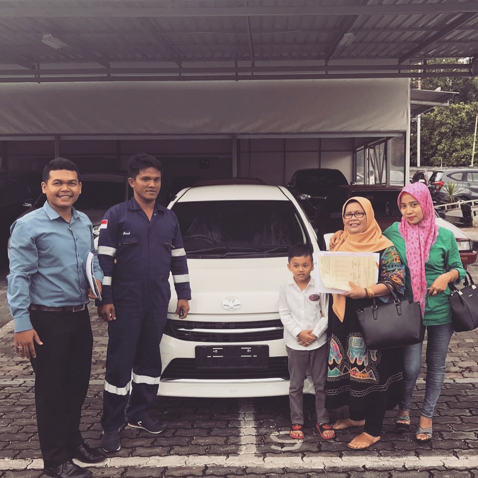 Foto Penyerahan Unit Sales Mobil Toyota Heri (5) Toyota Rengat