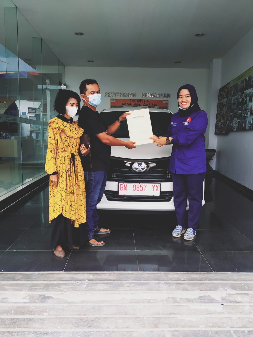 Foto Penyerahan Unit Sales Mobil Toyota Mira (36) Toyota Dumai